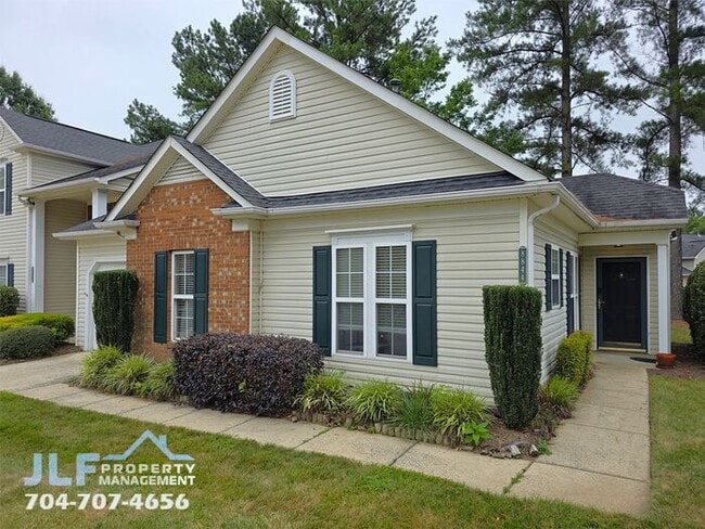 Photo - Beautiful 2 Bed/2 Bath Townhome in Charlot...