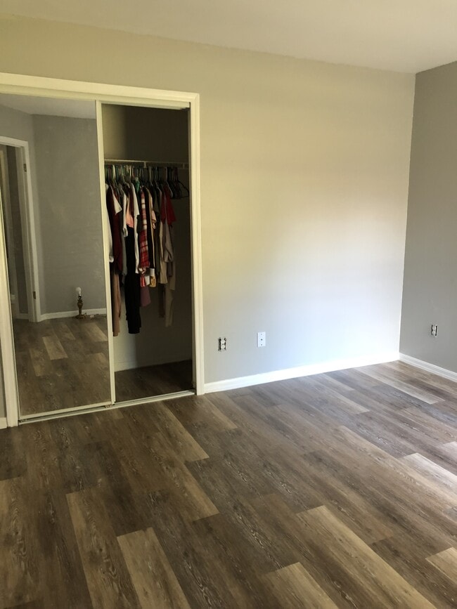Photo - 208 Tiffany Ct