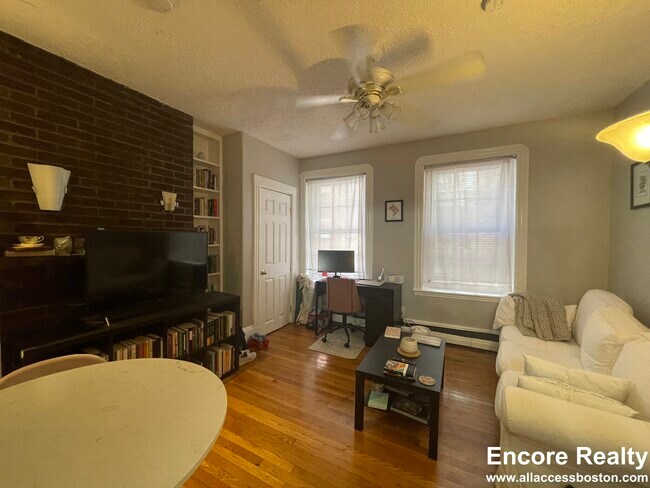 Photo - 41 Anderson St Unit 1-1