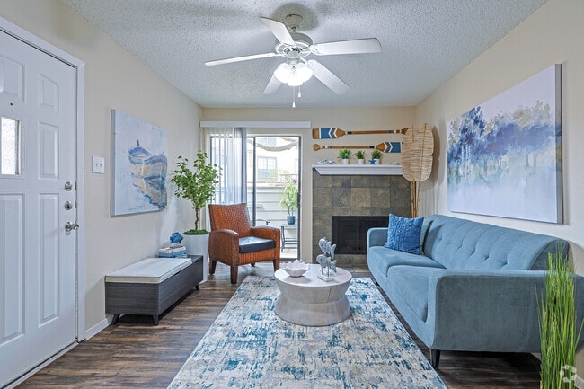 2BR, 1BA - 900SF - Living Area