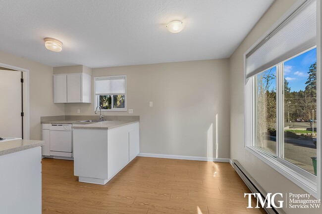 Photo - Private, Sunny Townhome | Carpet Free | Parking & Laundry Included Unit 5121