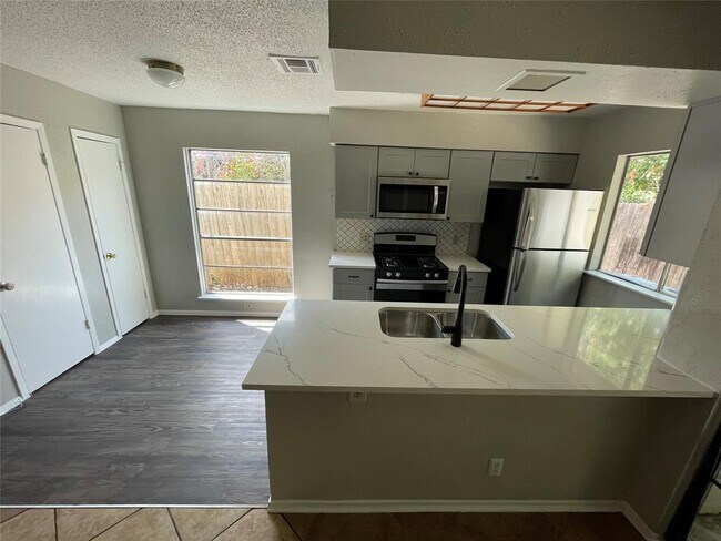Photo - 5806 Emerald Forest Dr