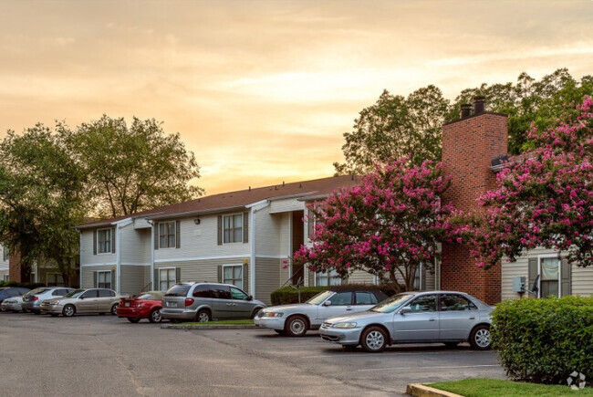 Building Photo - The Parkway Rental