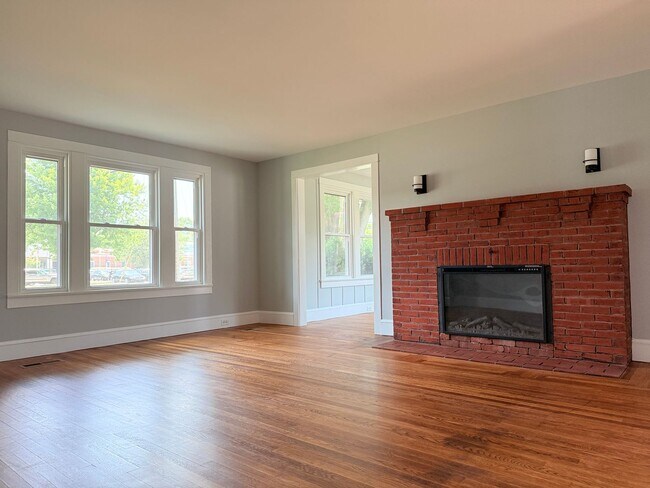 880 S State St Unit DOWNSTAIRS