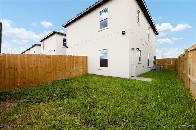 4512 Larkspur Ave Unit 1 Downstairs