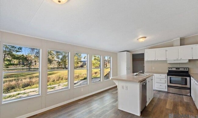 Photo - 9853 Springfield Rd