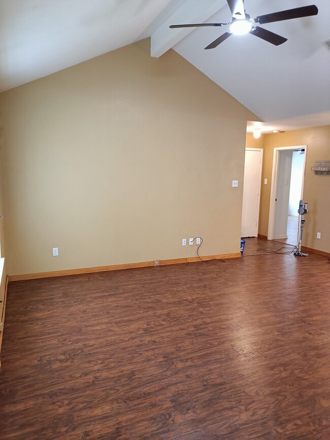 Photo - 125 Thomas St