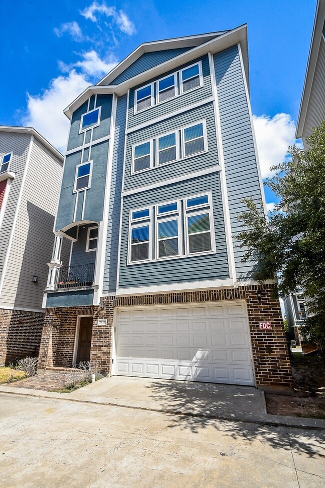 Photo - 2112 Bidwell Dr