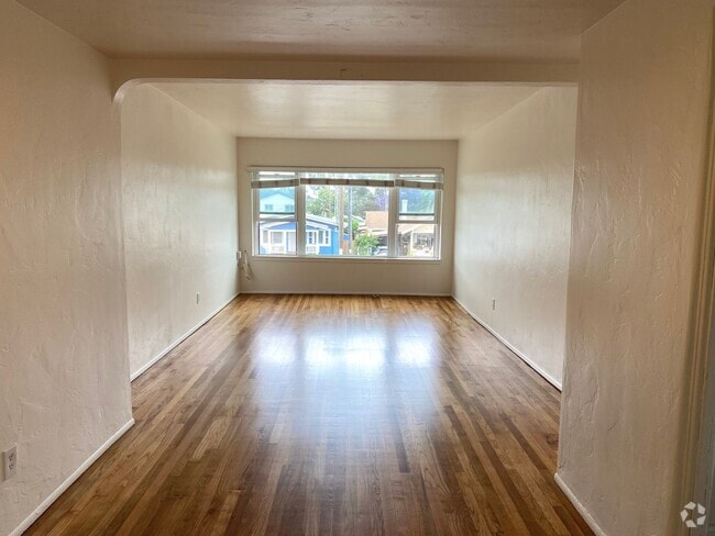 Building Photo - REFRESHED Craftmans Style Upstairs One Bed... Unit 1084 1/2 Lincoln Rental