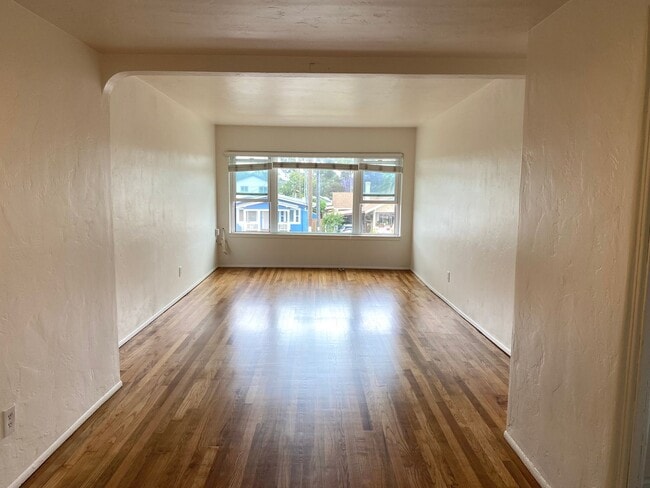 REFRESHED Craftmans Style Upstairs One Bed... - REFRESHED Craftmans Style Upstairs One Bed... Apartamento Unidad 1084 1/2 Lincoln