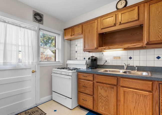 Photo - 1420 Cedarcroft Rd