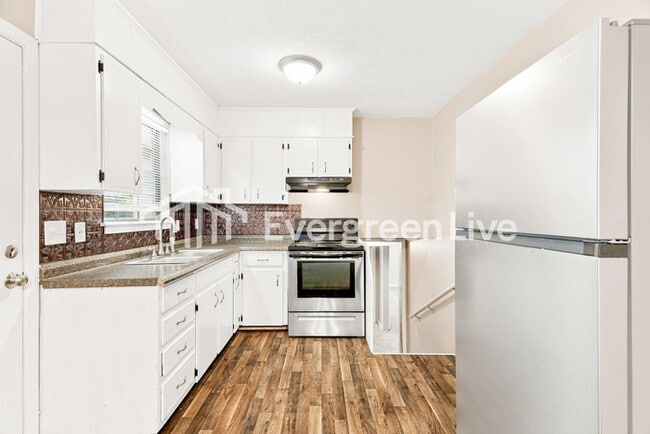 1737 Molly Dr