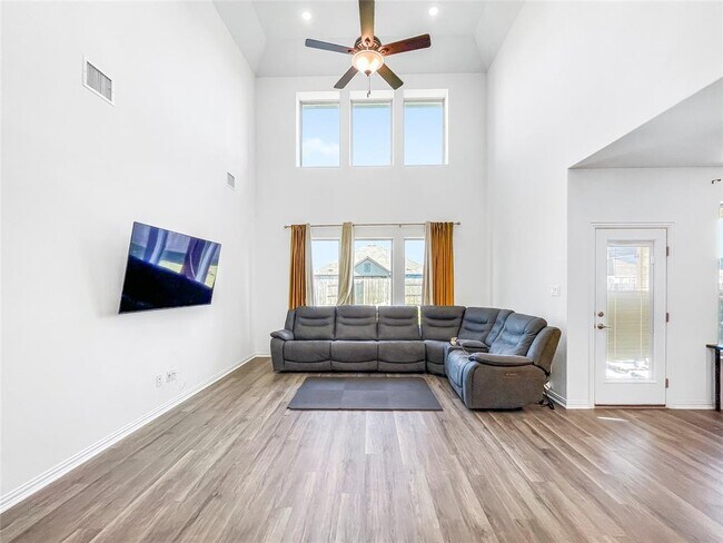 Photo - 114 Contrada Grace Ln