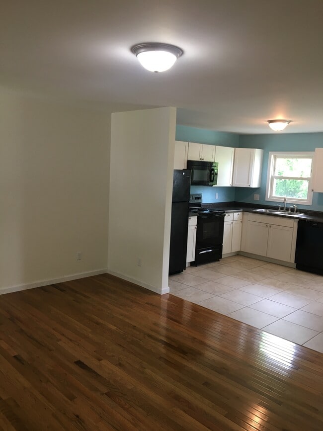 Photo - 12 Rallen Dr Unit B