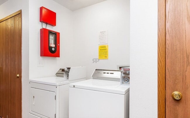 Building Photo - 225 Sugar Creek Ln