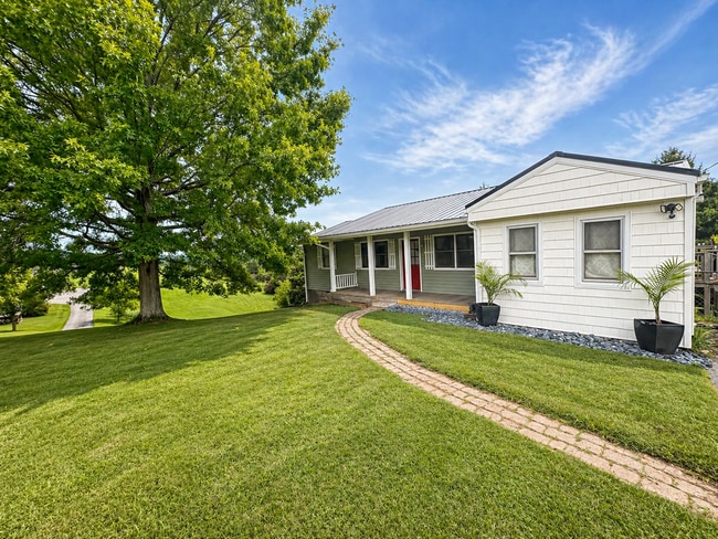 Building Photo - Remodeled Home on Nearly Half an Acre with Beautiful Country Views