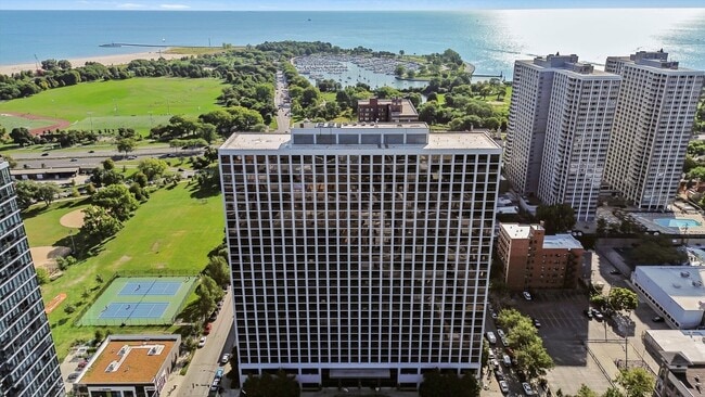 Building Photo - 4343 N Clarendon Ave Unit 2210