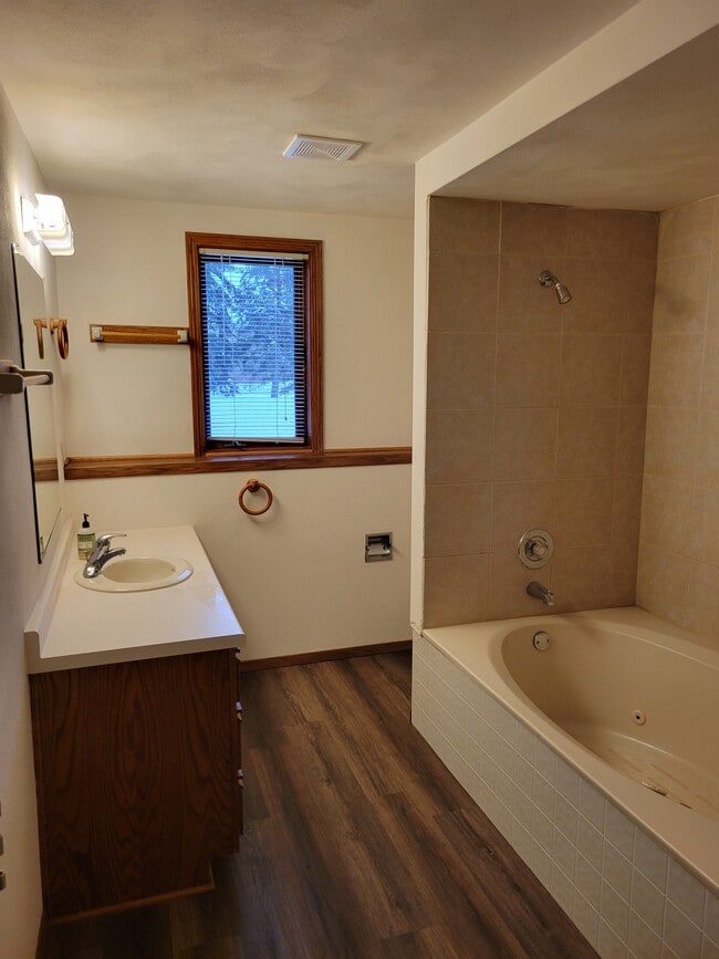 Lower Bath - 2231 Cloudview Ct