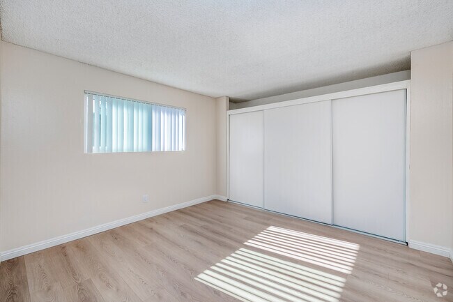 1BR, 1BA - 640SF - Bedroom