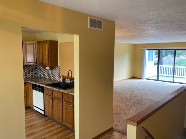 Photo - 855 Claremont Ct