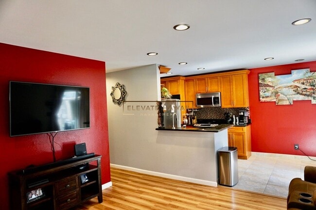 Photo - CHARMING & MODERN 2 BED 2 BATH 2 PARKING T...