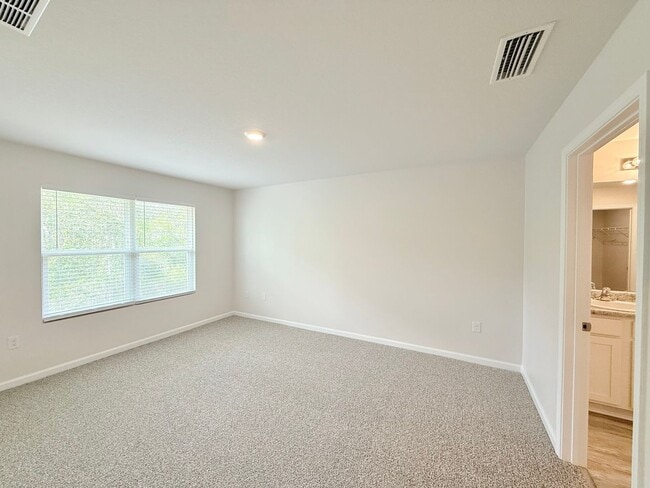 Photo - Spacious 4-Bedroom Home - Bridlewood