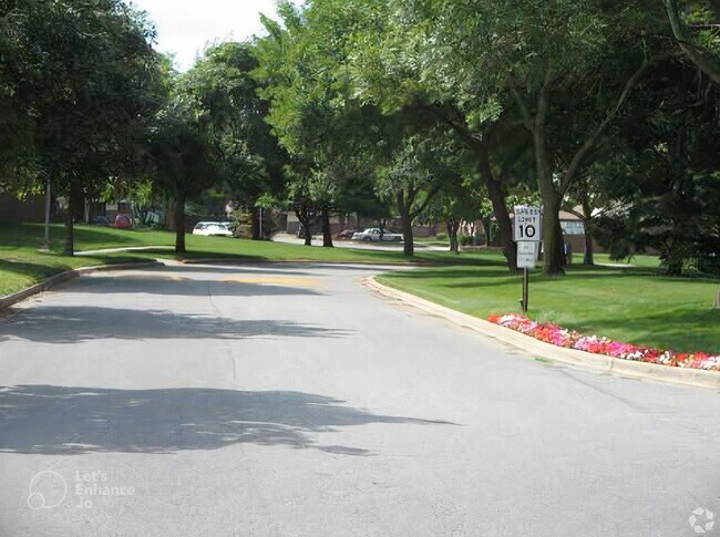 Photo - 180 Colony Dr S