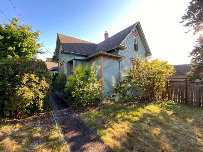 Building Photo - Rustic 4-Bed, 2-Bath Home in Happy Valley ...