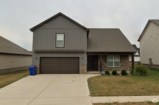 Building Photo - 3 Bedroom 3 Bath Home For Rent Near Post!