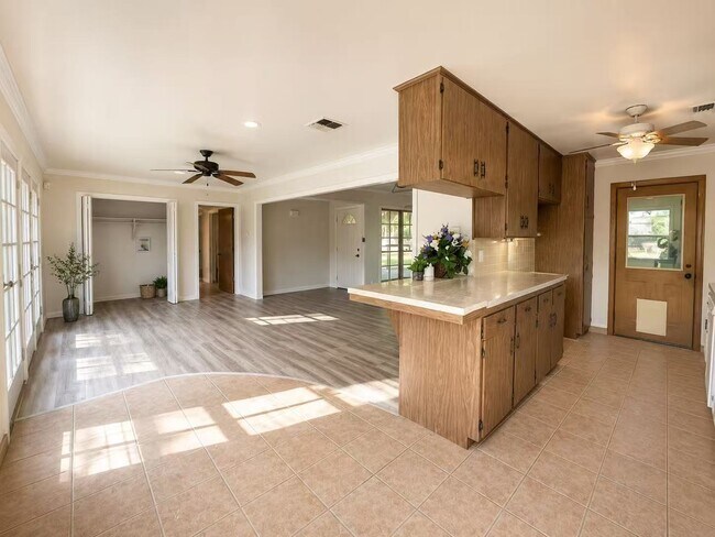 Photo - 7006 Sharpview Dr