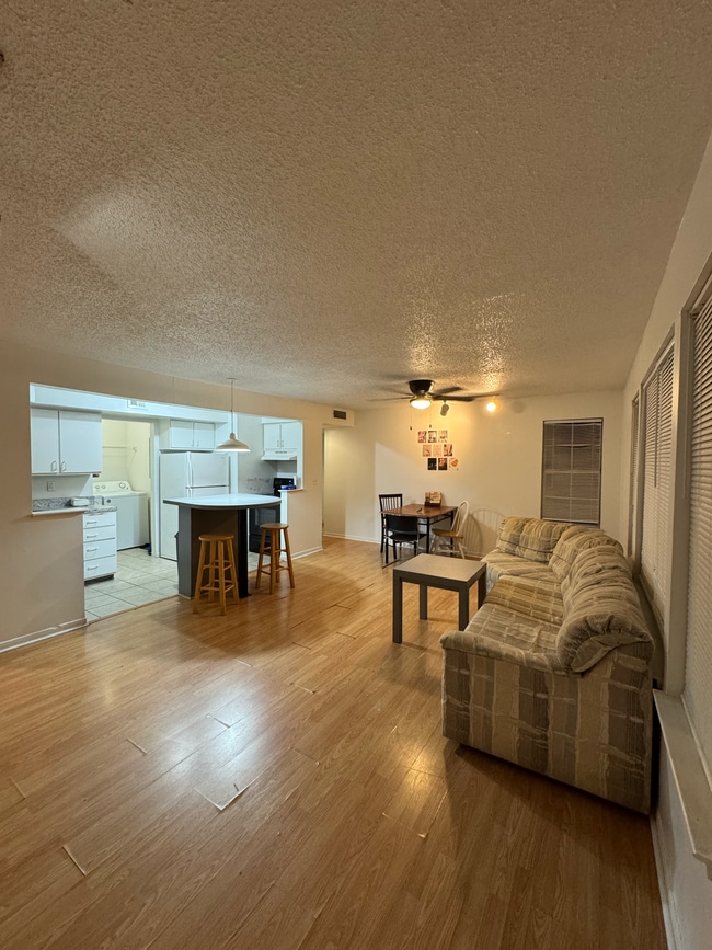 Building Photo - 2601 SW Archer Rd Unit A203 Rental