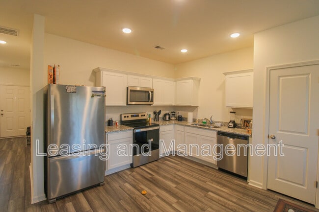 Photo - 507 Scarlett Maple St