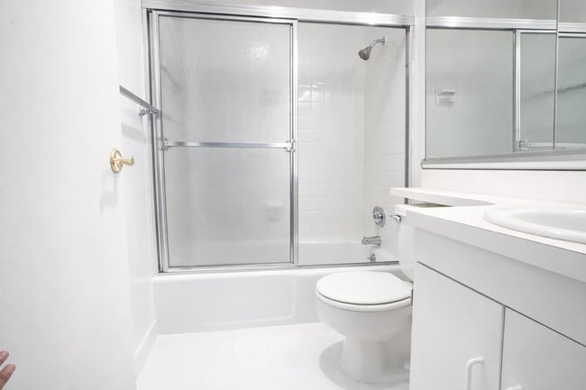 Photo - 241 E 39th St