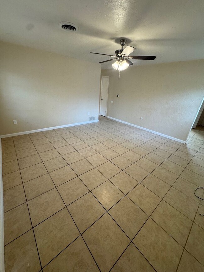 Photo - 1700 NE 71st Pl