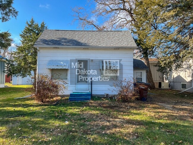 Building Photo - 813 N Sanborn-1 bedroom house with large two car garage