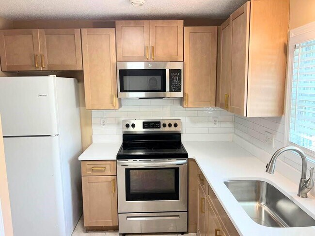 Photo - 872 Baltimore Pl SW