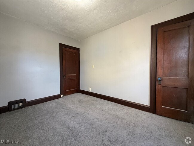 Building Photo - 4024 E 143rd St Unit DOWN Rental