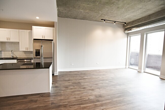 Photo - 3833 N Broadway Unidad 409