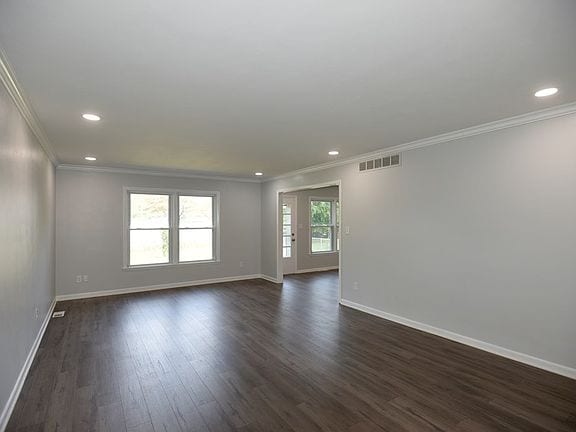 Photo - 2235 Wintergreen Loop S