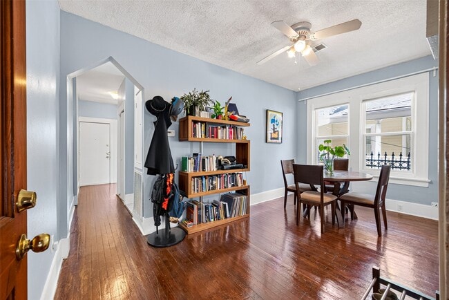 Photo - 711 Fargo St