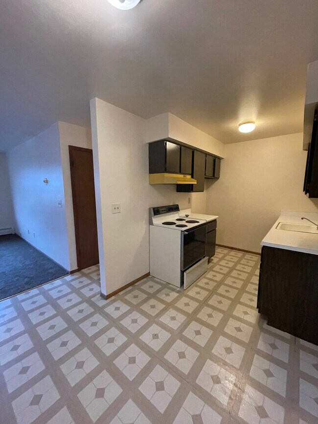 Kitchen - 3170 S Brust Ave