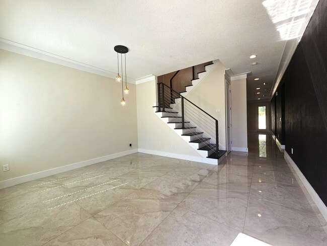 Photo - Spacious 4/2.5 Home