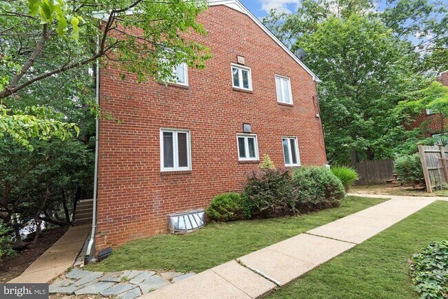 Photo - 2514 10th St N