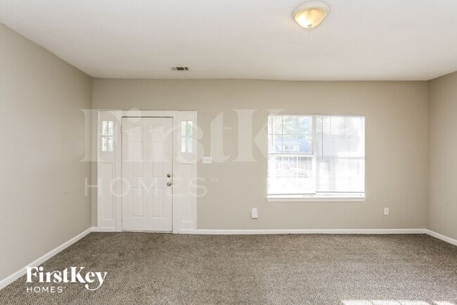 Photo - 690 N Willett St