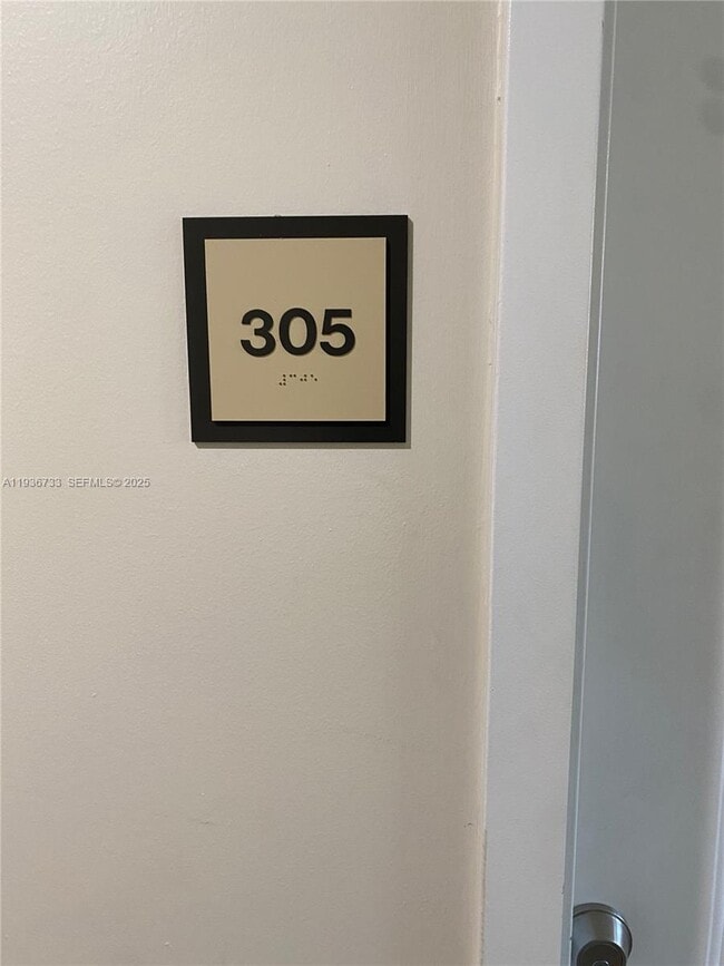 Photo - 435 SW 12th Ave Unidad 305