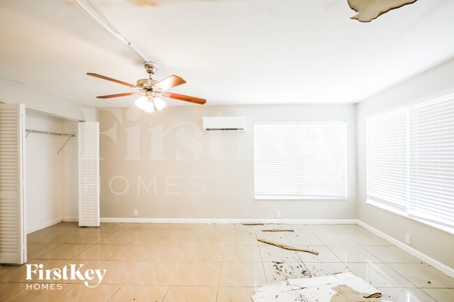 Photo - 6611 Simms St