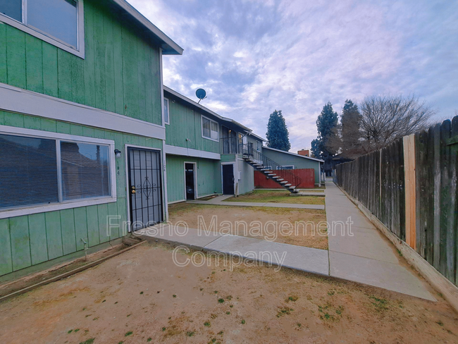 Photo - 4817 E Lane Ave Unidad #104 Rental