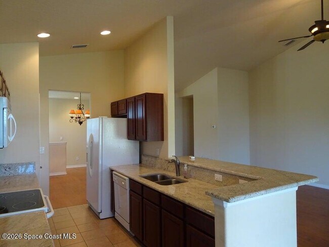 1020 Venetian Dr Unit 205