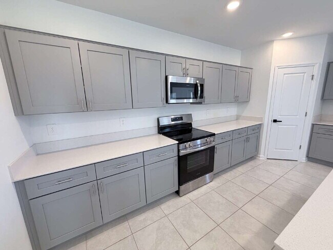 Photo - Available for Rent 5 spacious bedrooms and 2.5 bathrooms