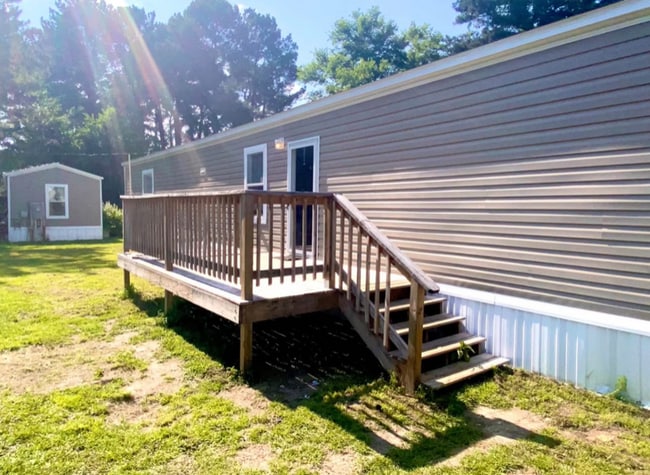 104 Persimmon Dr